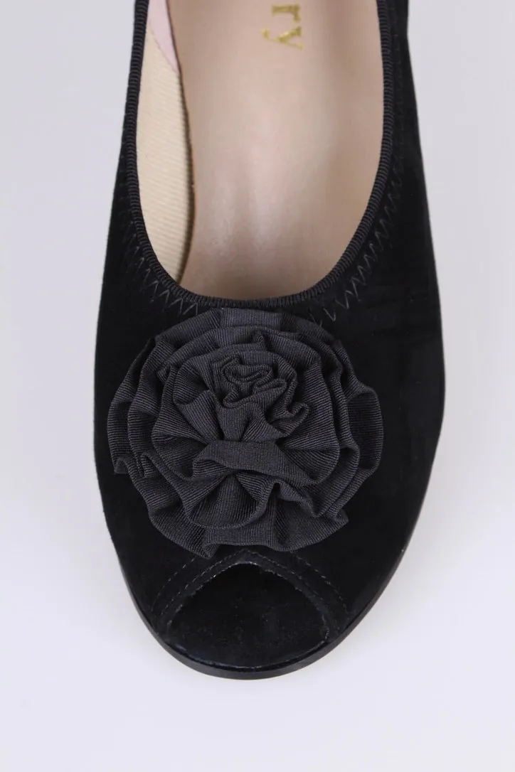 Late 1930s everyday suede pumps with rosetta, black, Jean