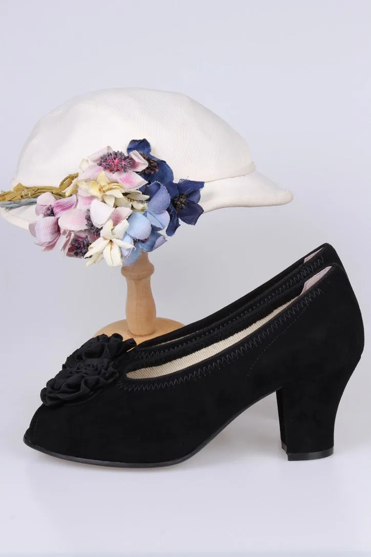 Late 1930s everyday suede pumps with rosetta, black, Jean