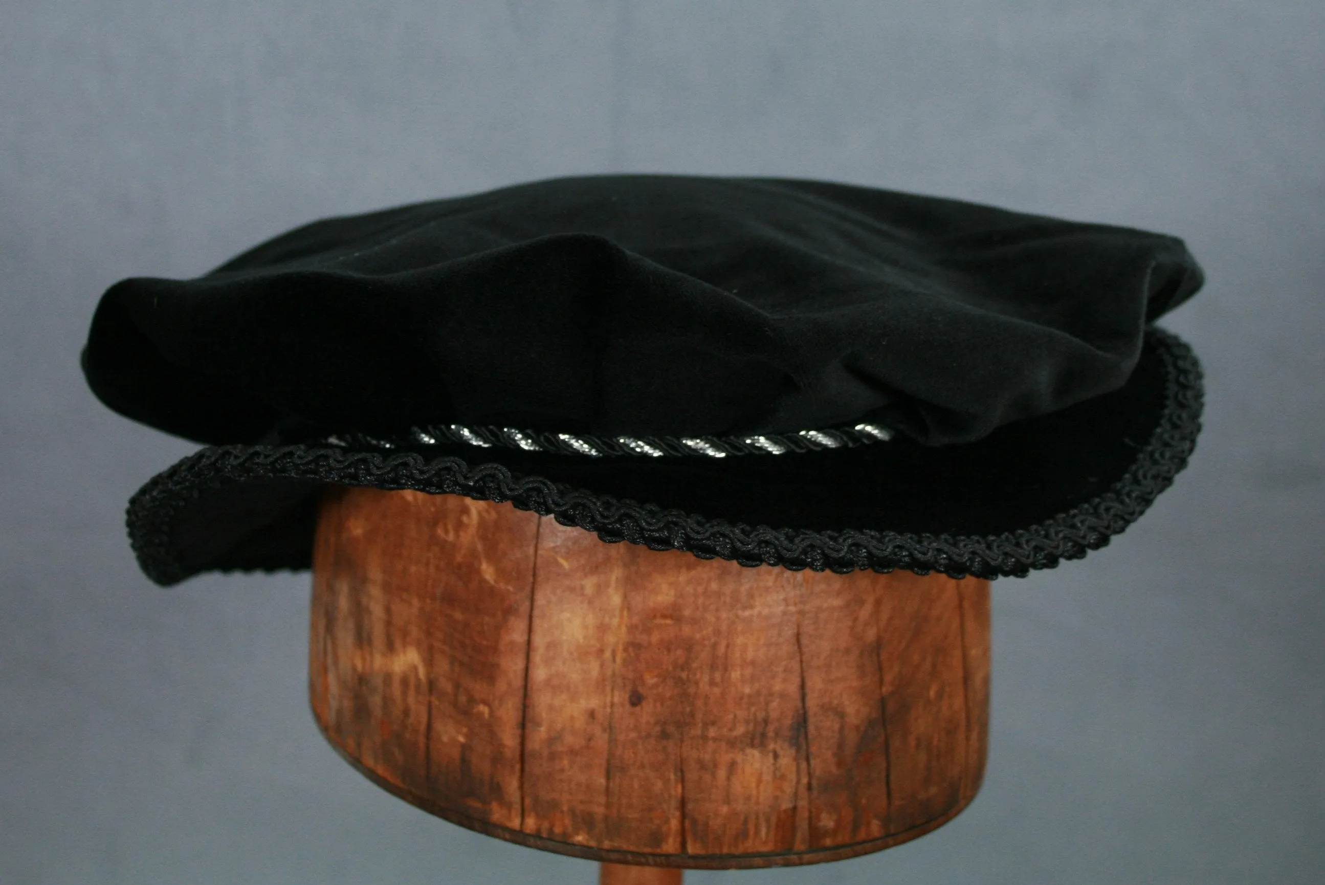 Pleated Flat Cap - Black / Silver Trim